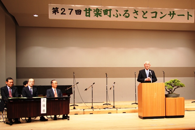 来賓あいさつする茂原町長