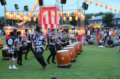 威勢の良いかんら太鼓〈楽鼓〉が祭りを盛り上げます