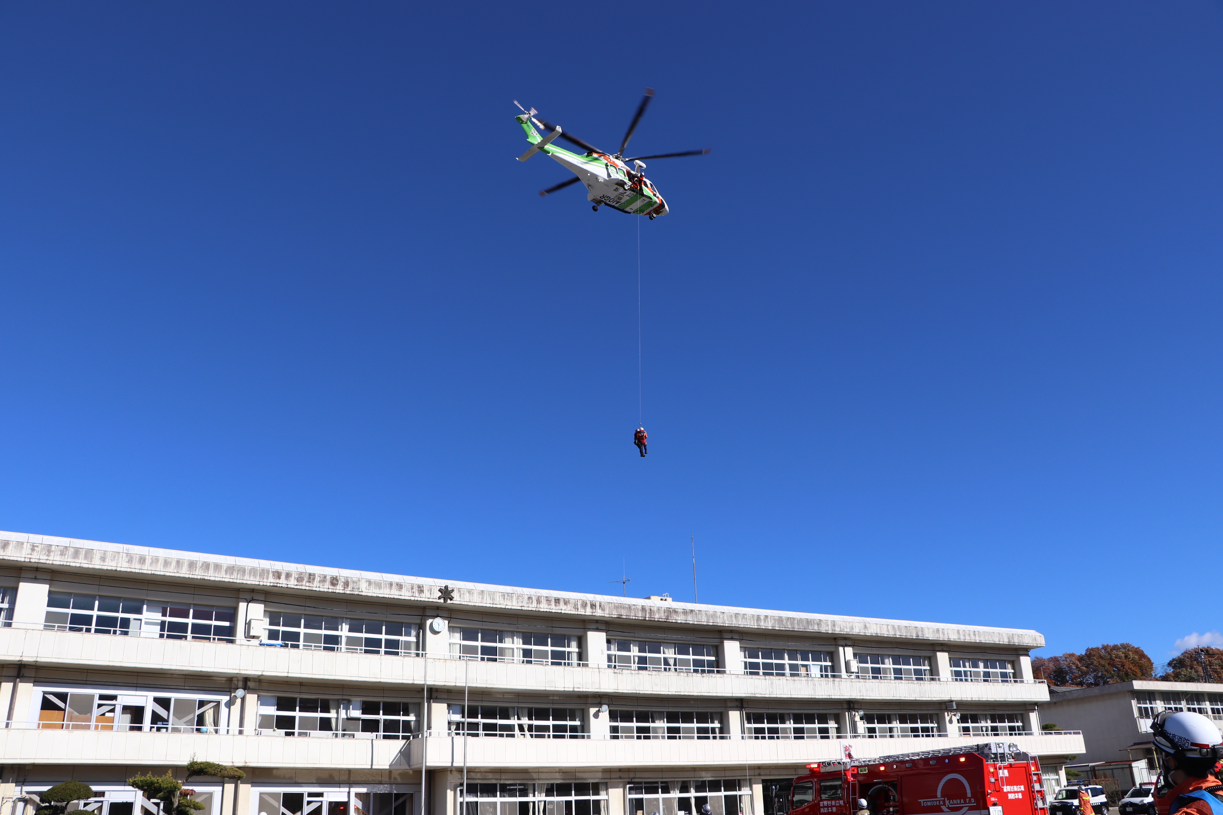 「防災ヘリコプター」による人命救助訓練