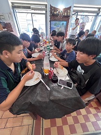 【第19次チェ市訪問甘楽町研修団】0827　昼食3