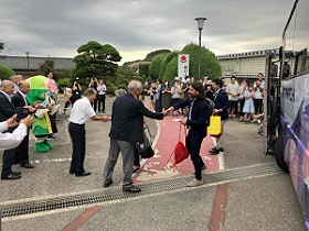 【第11次チェルタルド市青年使節団】茂原町長とヤーコポ団長の固い握手.jpg