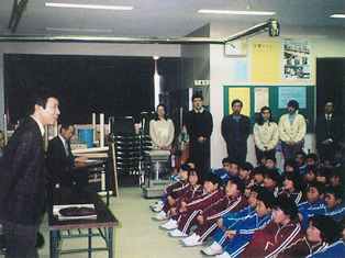 イタリア講演会（町内中学校）