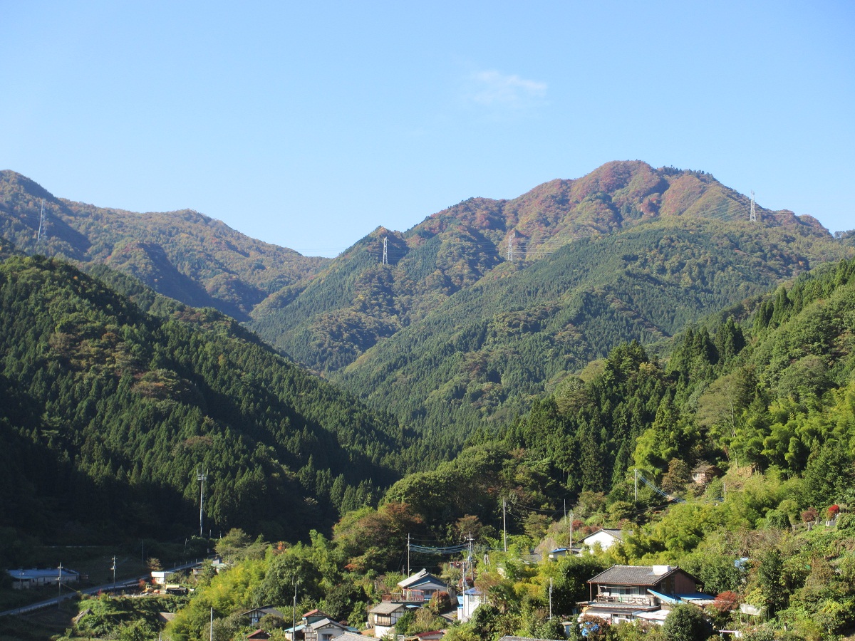 2012.10.25稲含山麓の集落