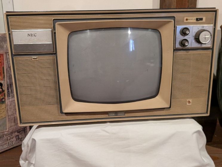 ブラウン管式テレビ