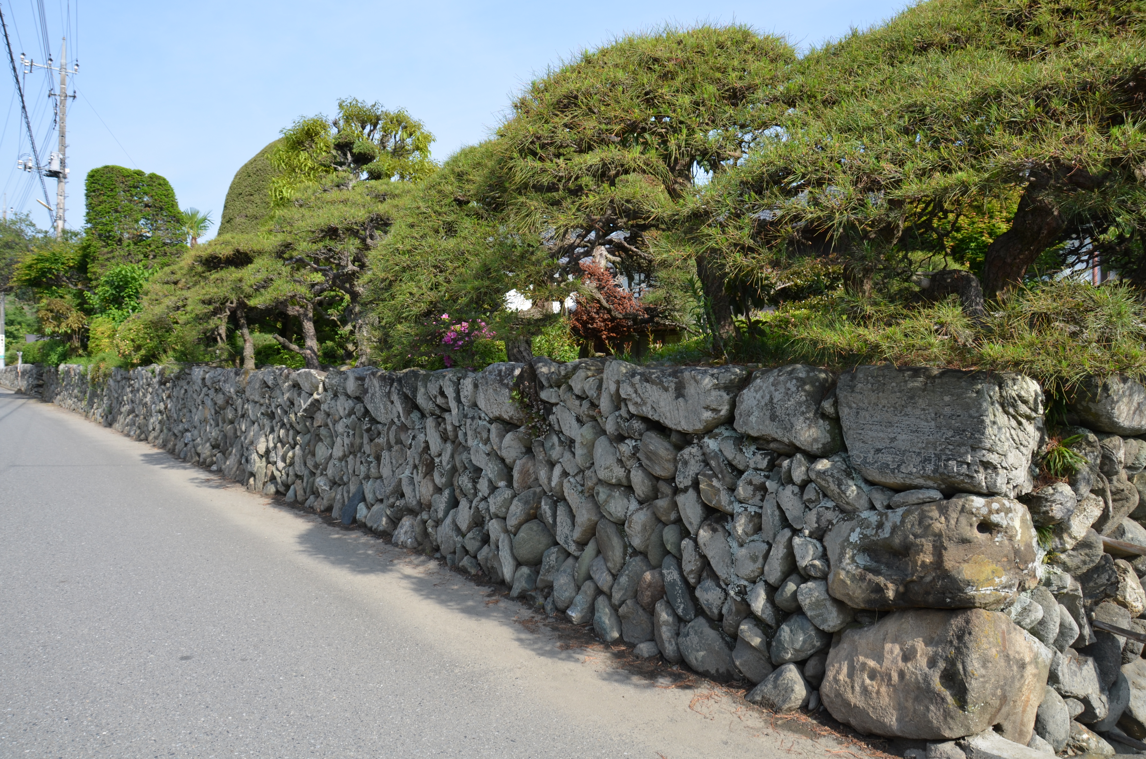 御殿前通りの石垣（山田家）