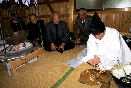 60 稲含神社の御筒粥神事