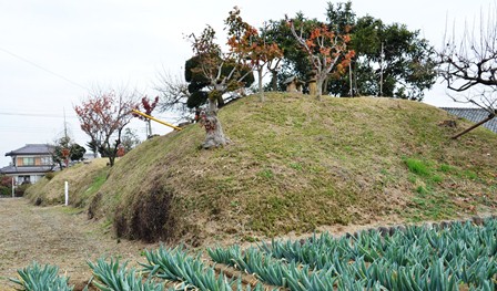 86 吉田家の土塁・濠跡