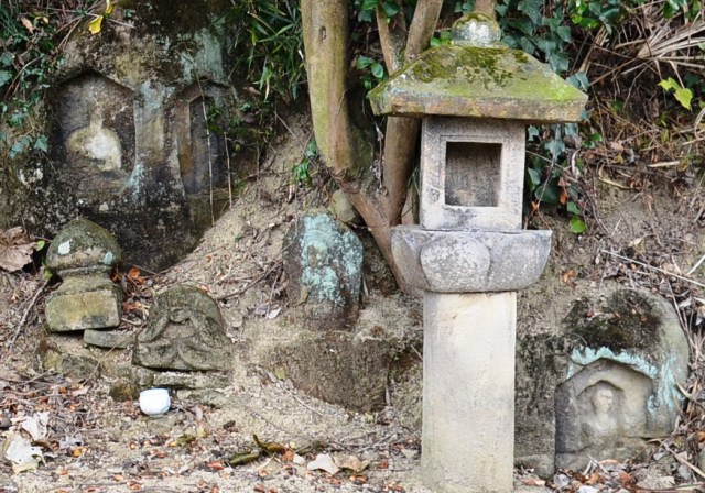 画像：引田の摩崖仏