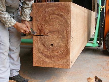 鏡柱と控柱の据付け作業1
