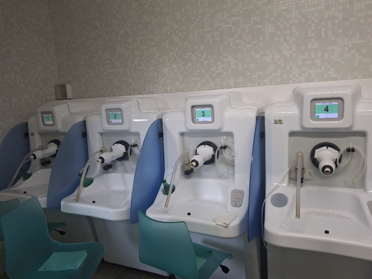温泉蒸気吸入治療をする場所の様子