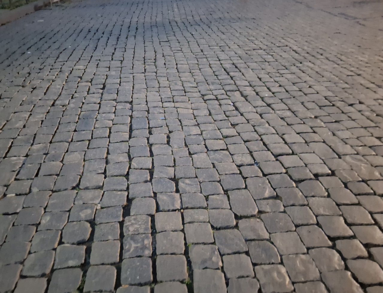 石畳 (繁栄と永遠の象徴).jpg