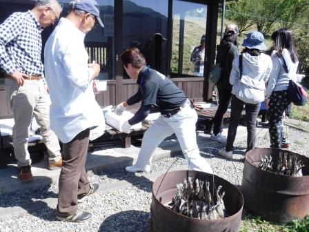 画像：ますの塩焼きも焼き上がりました