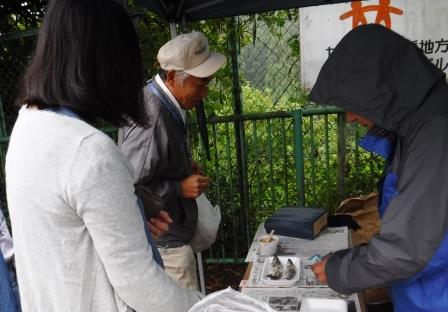 画像：塩焼きのマスの販売