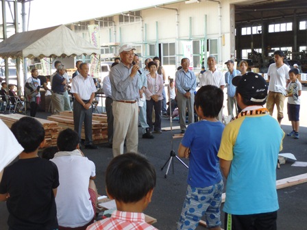 あいさつする茂原町長