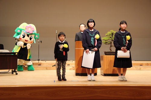 童謡作詞コンクール表彰式の入選者