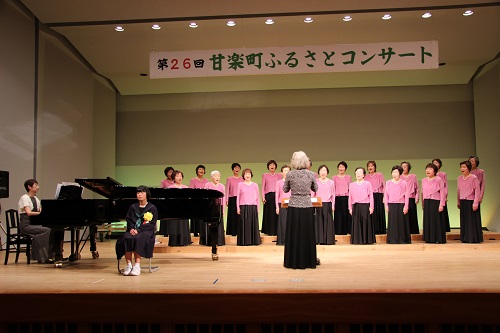 入選者の詩に曲をつけて披露