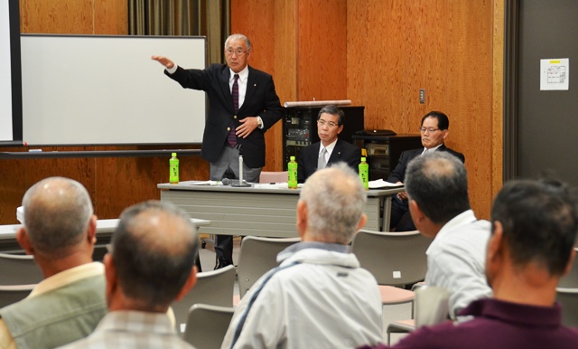 参加者の質問やご意見に答える茂原町長
