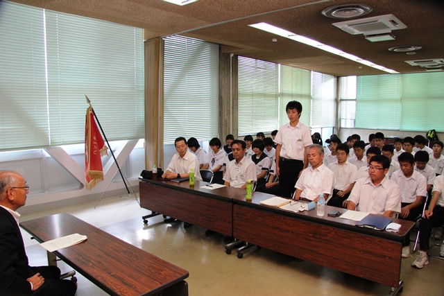 関東大会への決意を述べる選手たち
