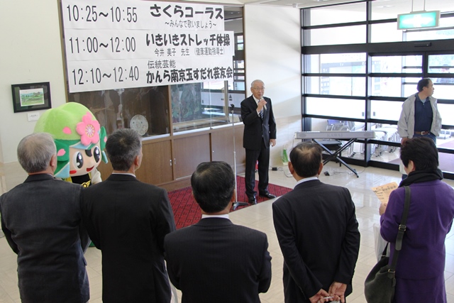 開会あいさつをする茂原町長