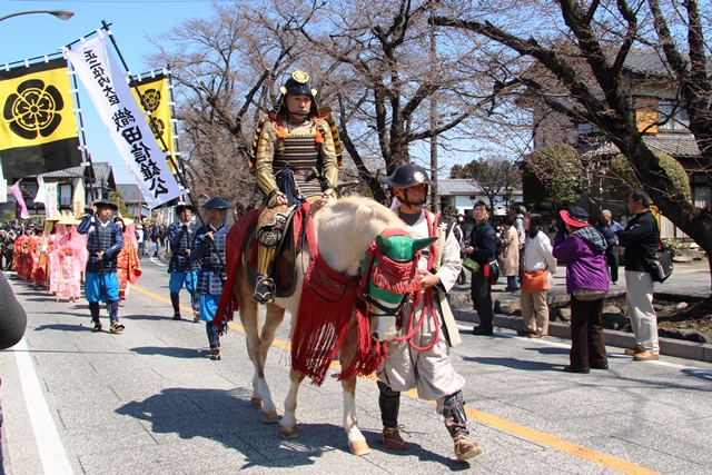 勇壮な武者行列