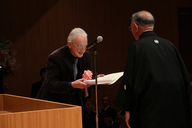 一粒の麦を蒔いてくださったエットレ・コロー氏へ感謝状贈呈