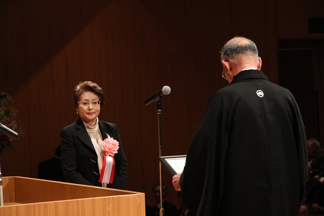 イタリアに日本の櫻を植樹する会会長さんに感謝状贈呈