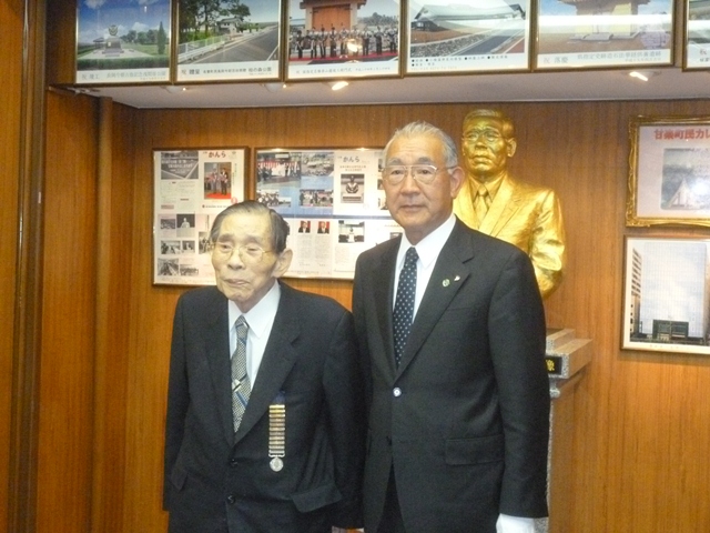 長岡今朝吉名誉町民と町長
