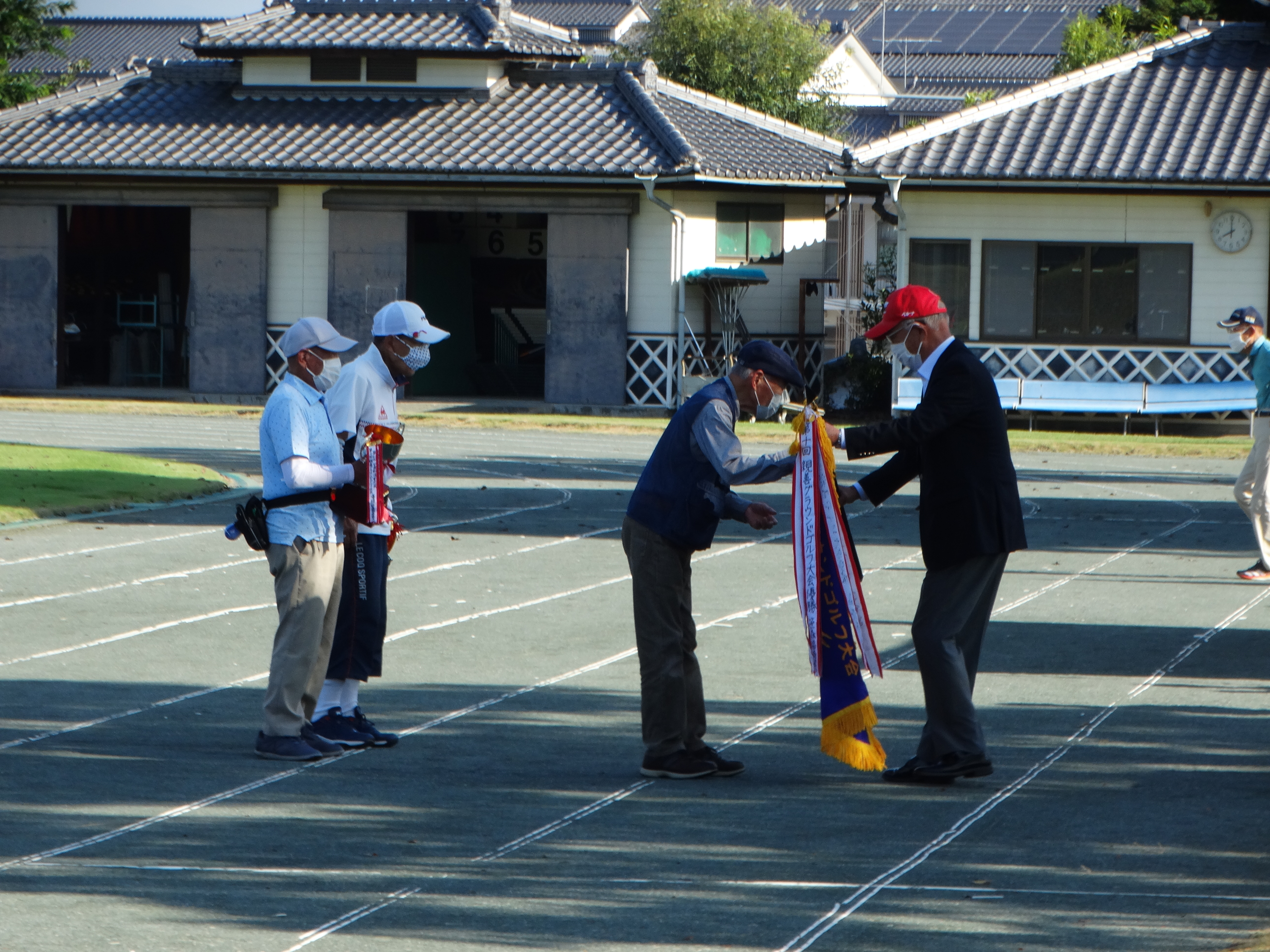 優勝旗の返還（前回優勝：笹森福寿会A）