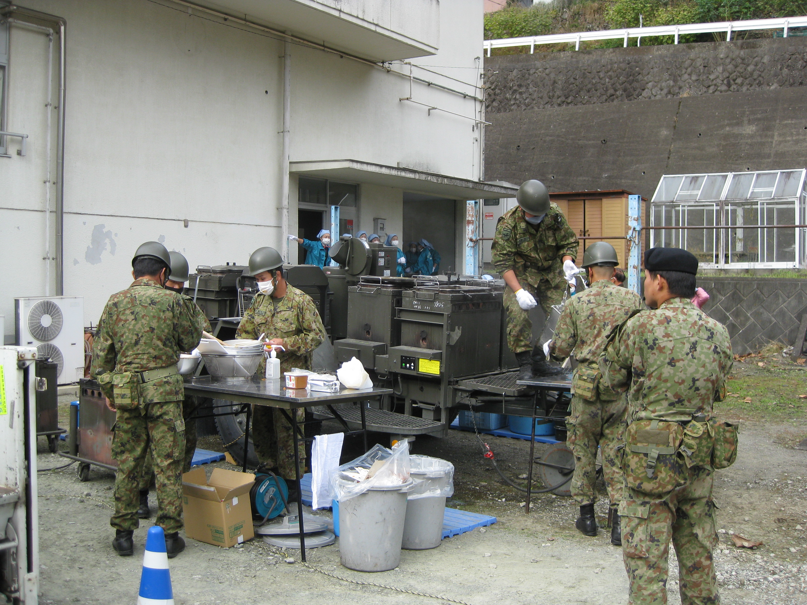 陸上自衛隊第12施設隊による炊き出し