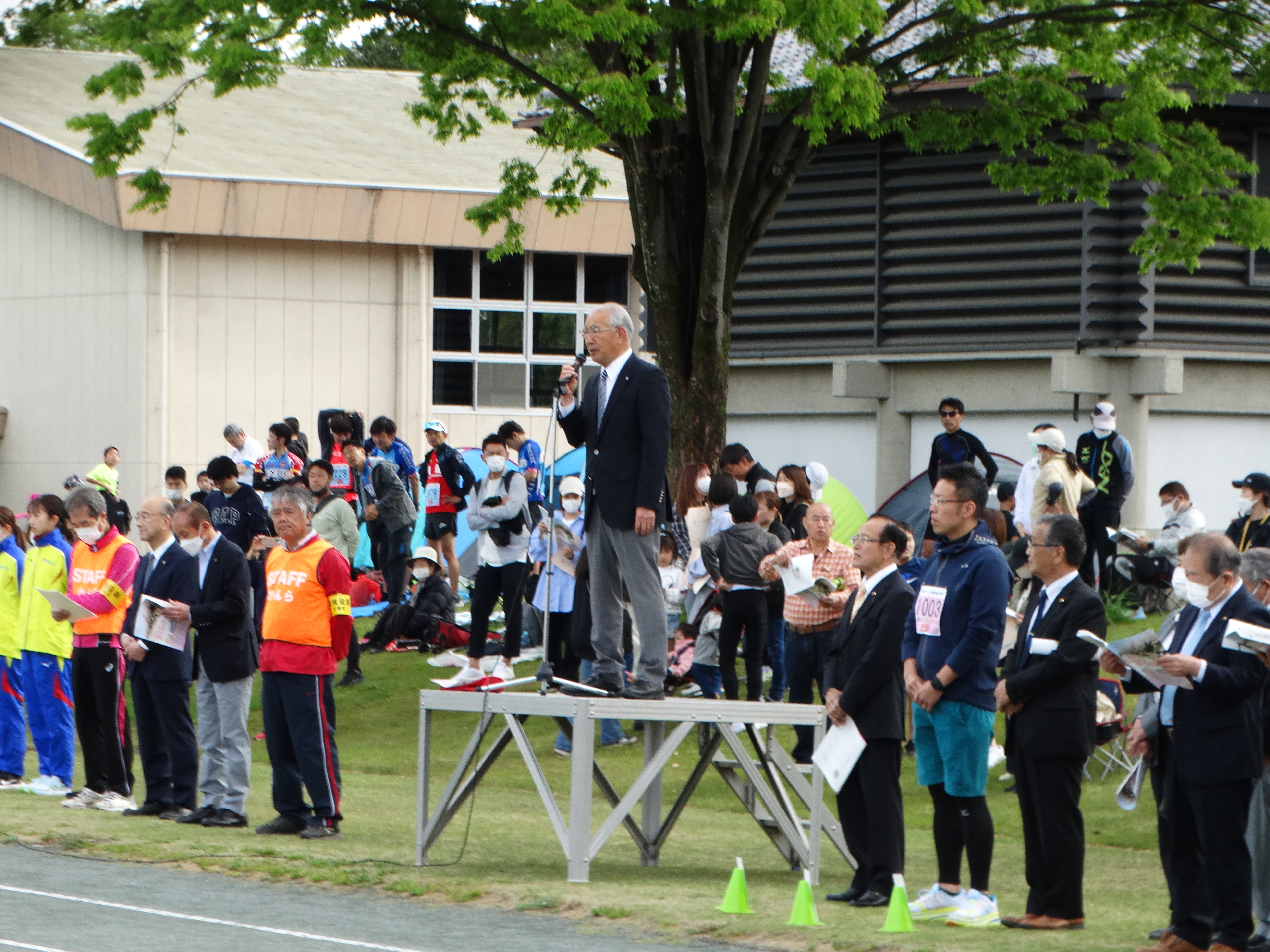 歓迎の挨拶を述べる茂原町長（開会式）