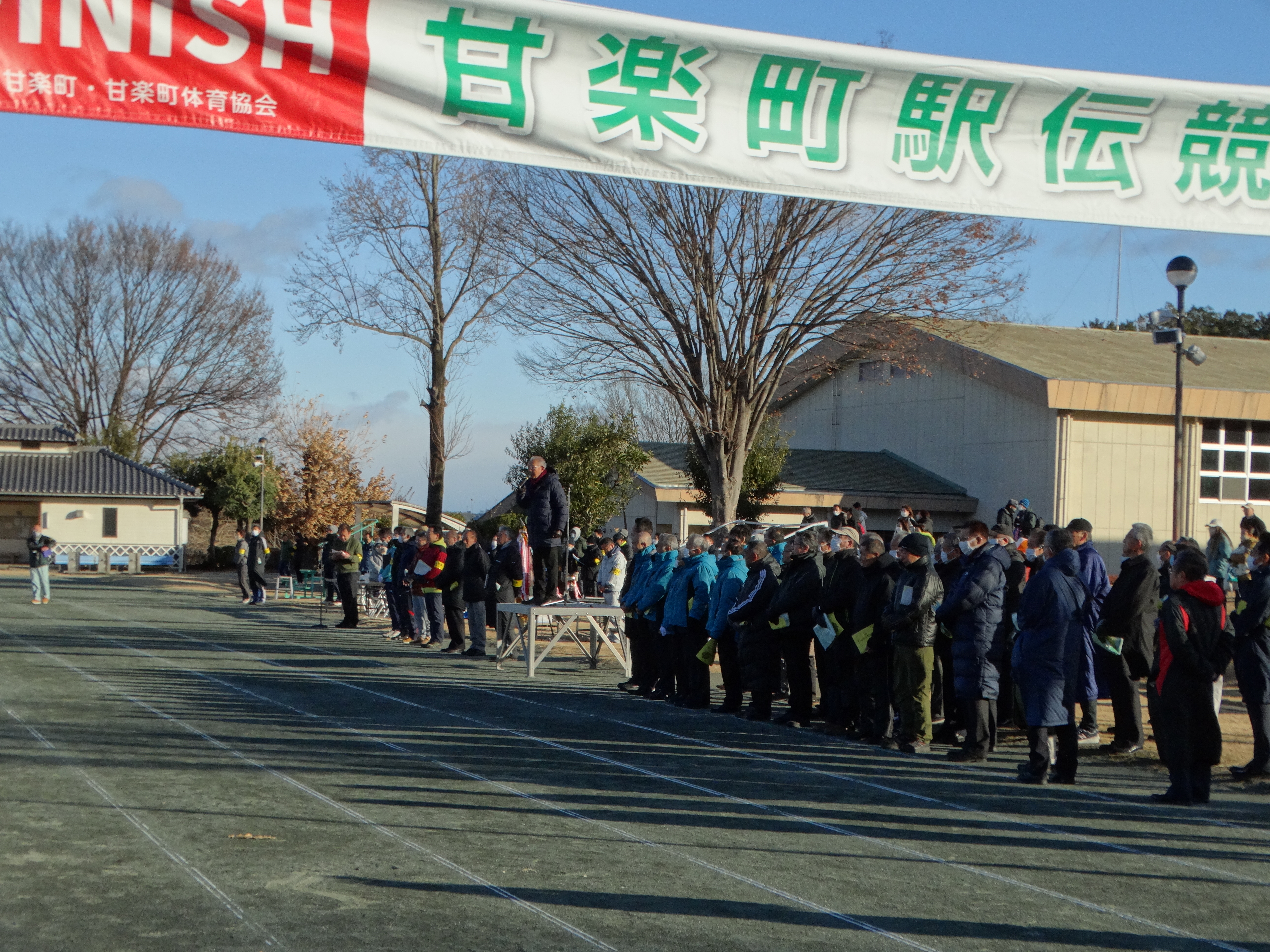 開会式で挨拶する大会会長の茂原町長