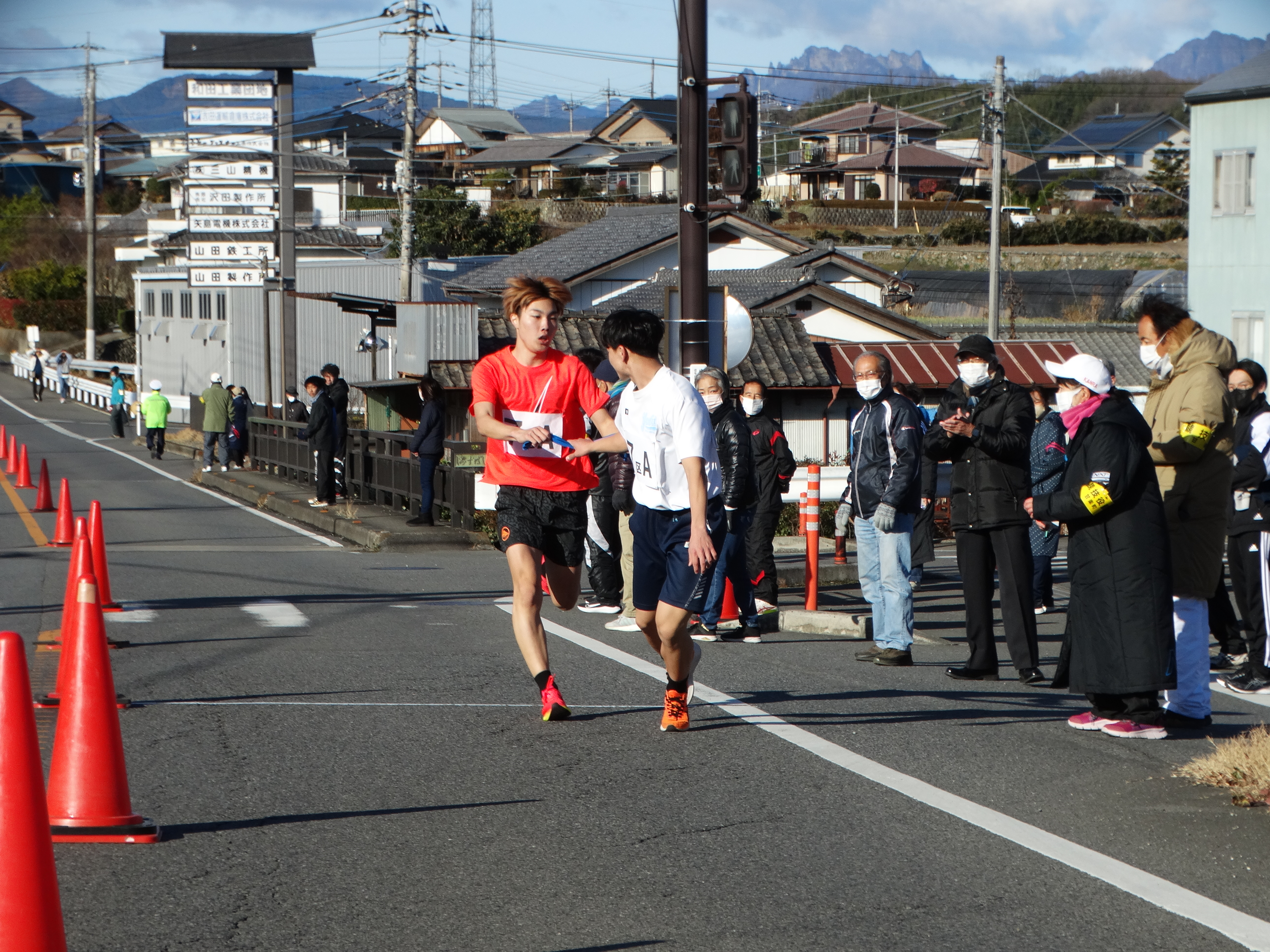 トップでタスキリレー！（第3中継所　7区A）