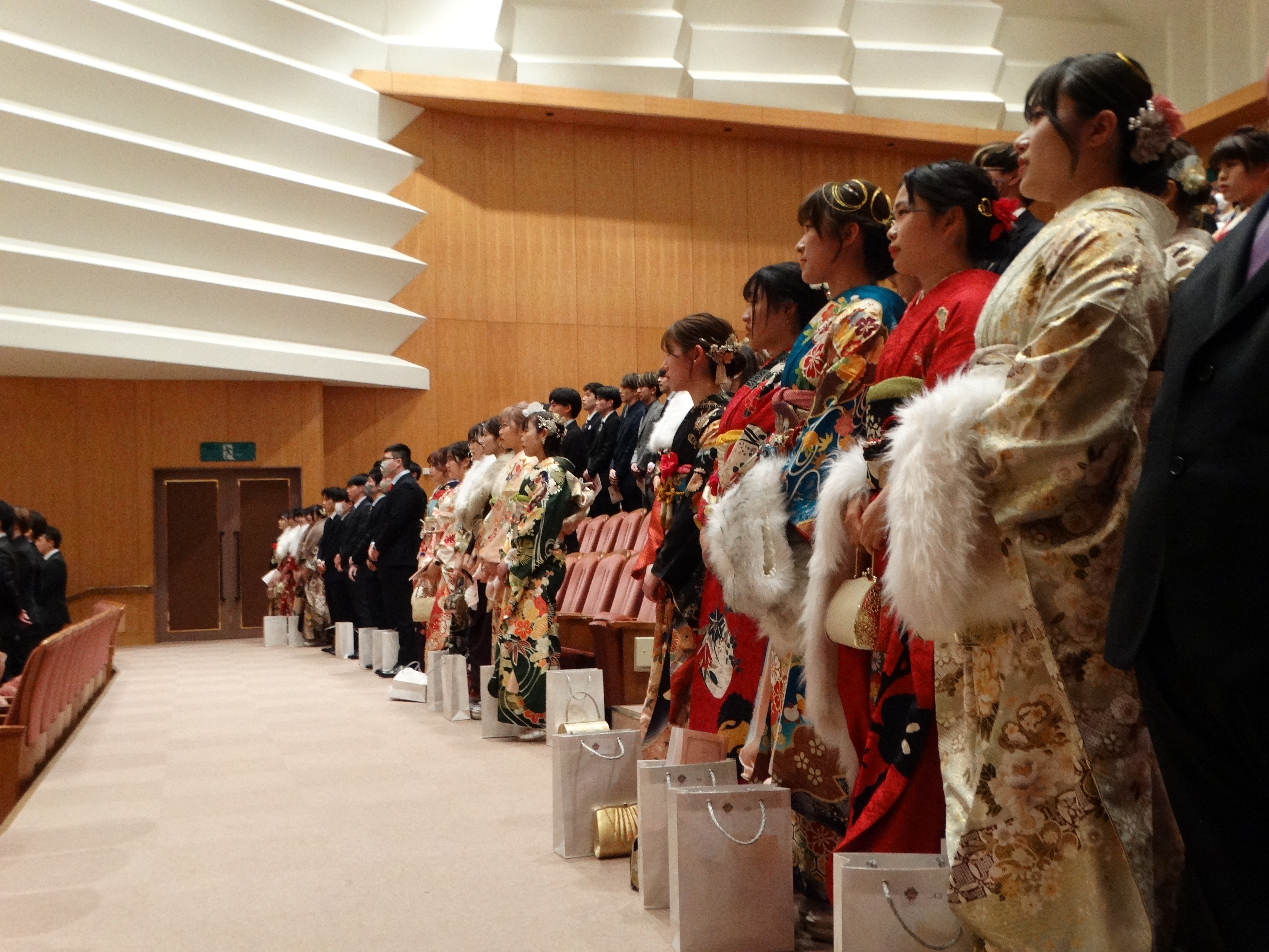 晴れやかな表情の二十歳のみなさん