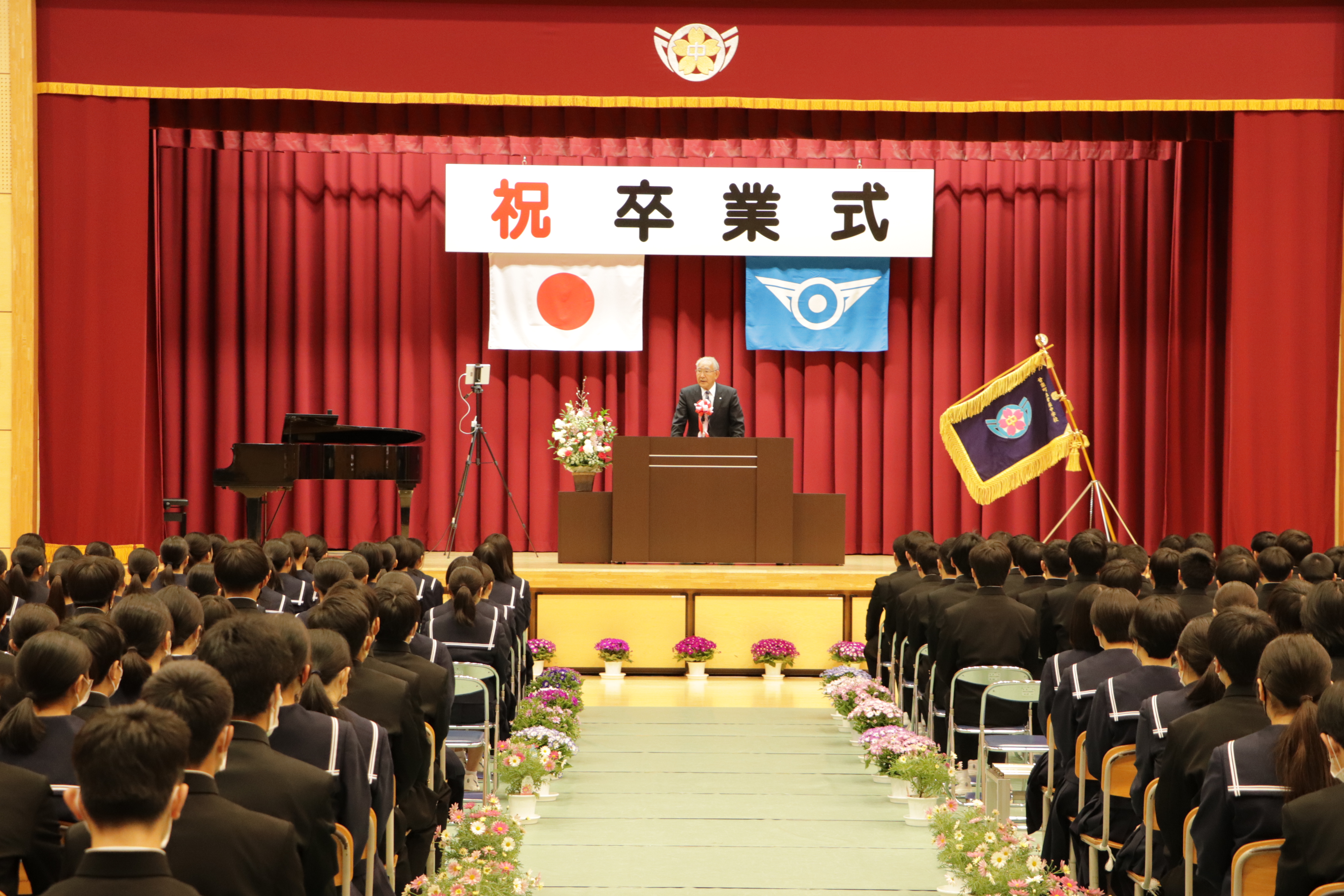 祝辞を述べる茂原町長