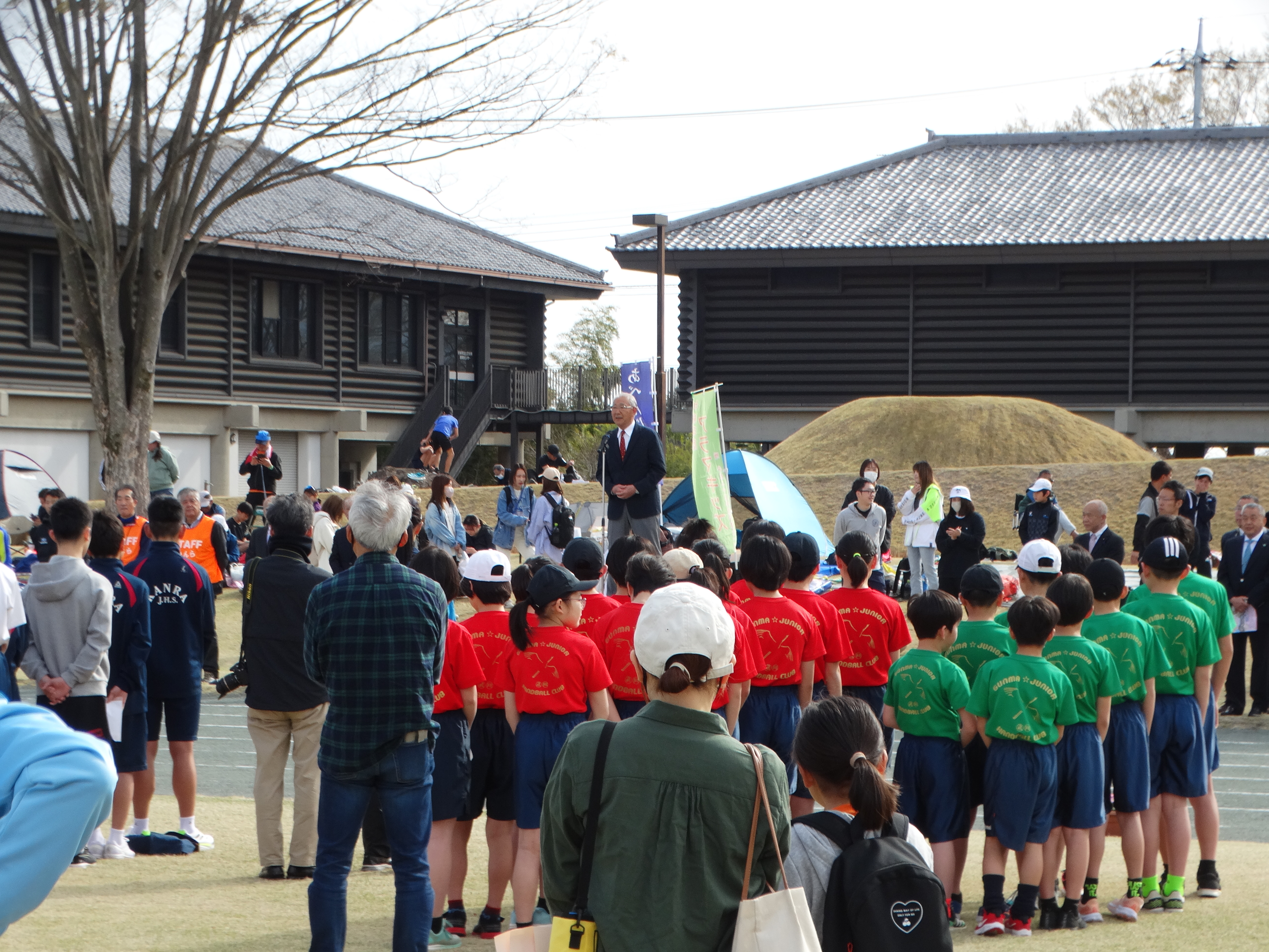 歓迎の挨拶を述べる茂原町長（開会式）