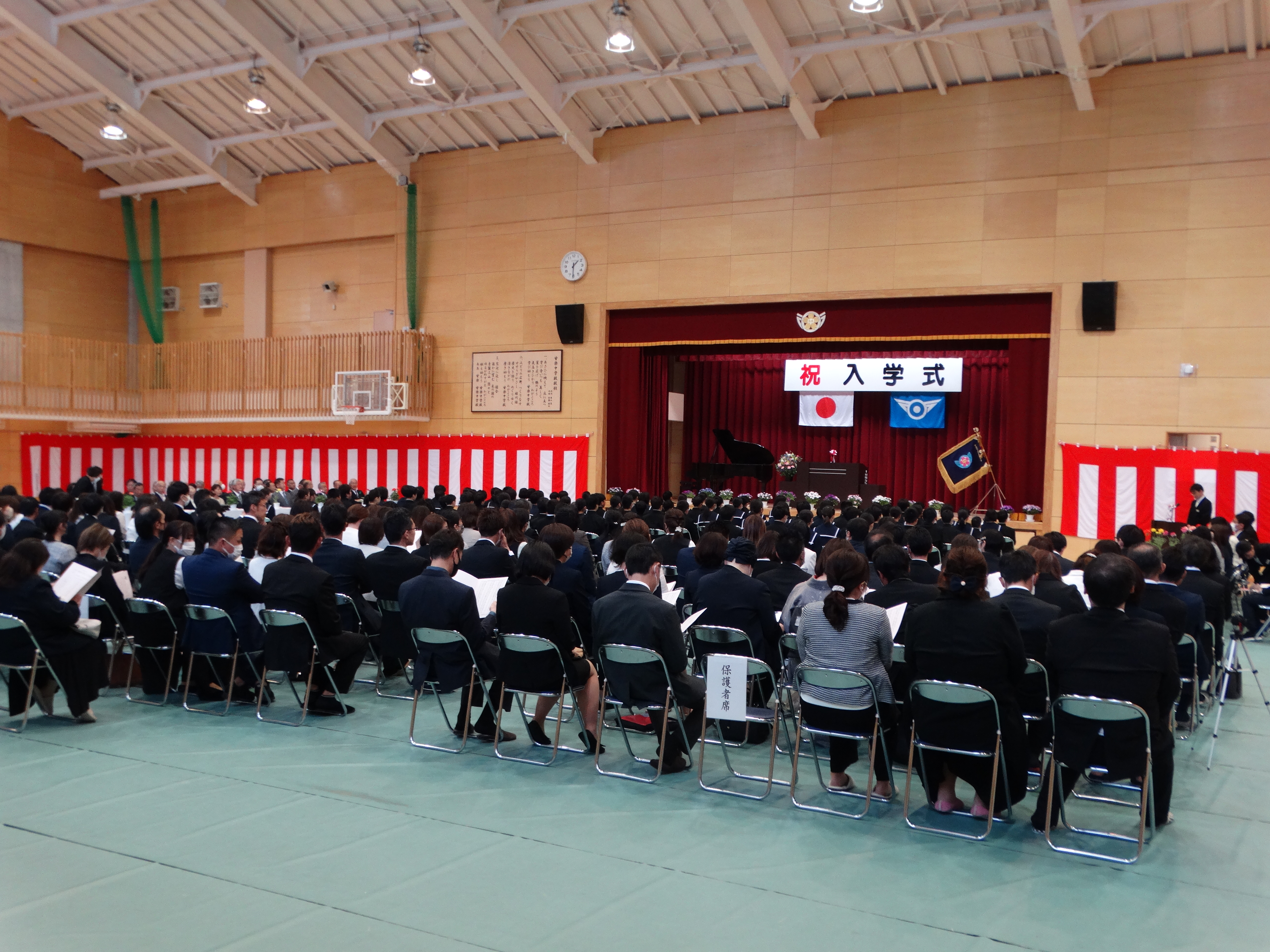 厳かな雰囲気で行われました（会場のようす）