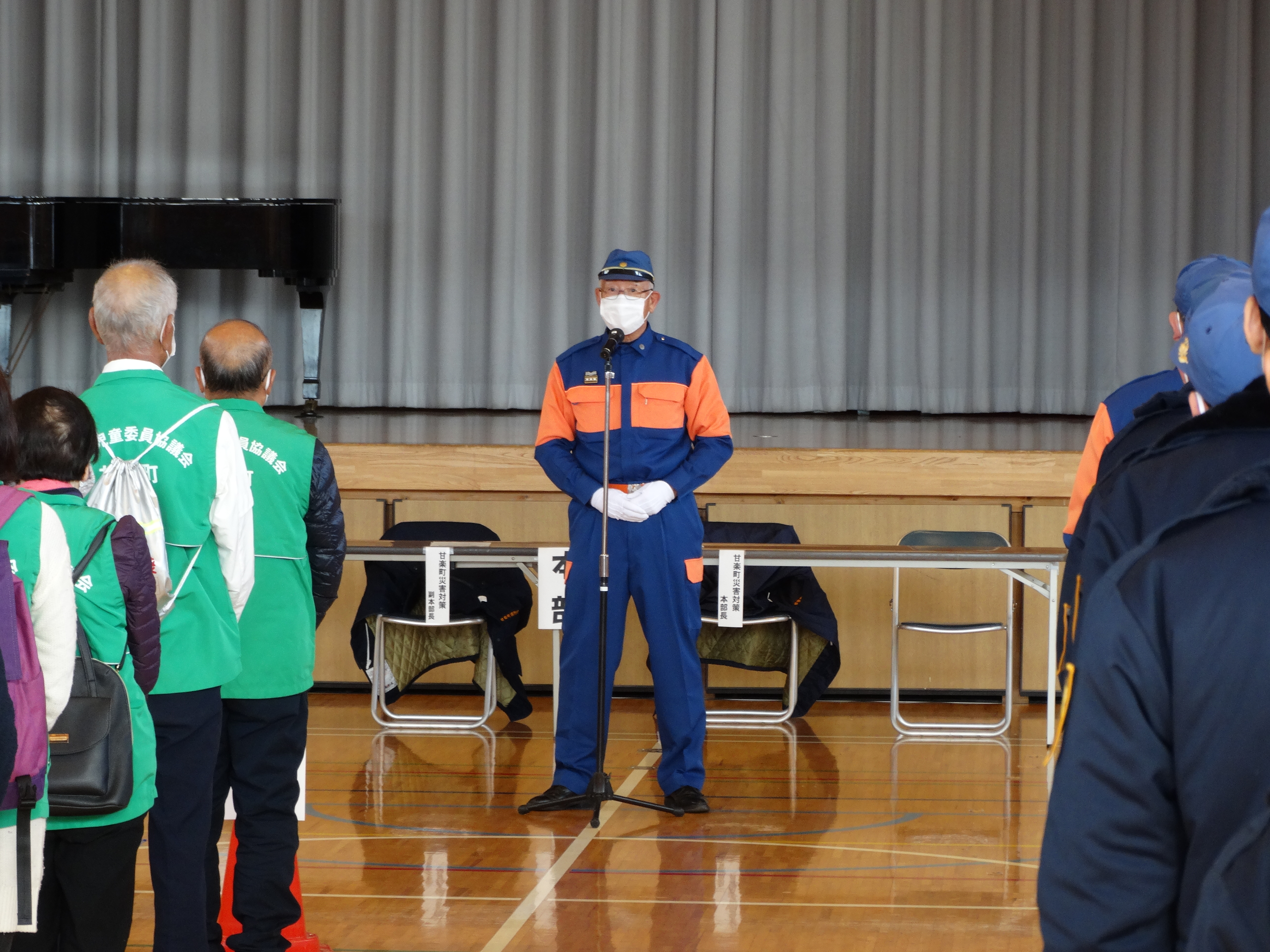 講評を行う災害対策本部長の茂原町長