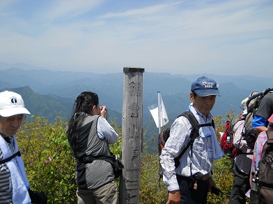 稲含山頂