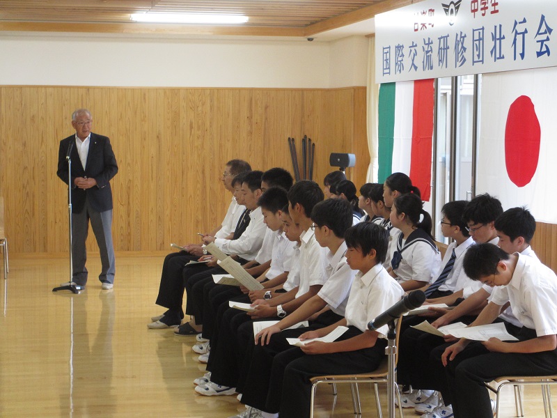 研修団を激励する茂原町長