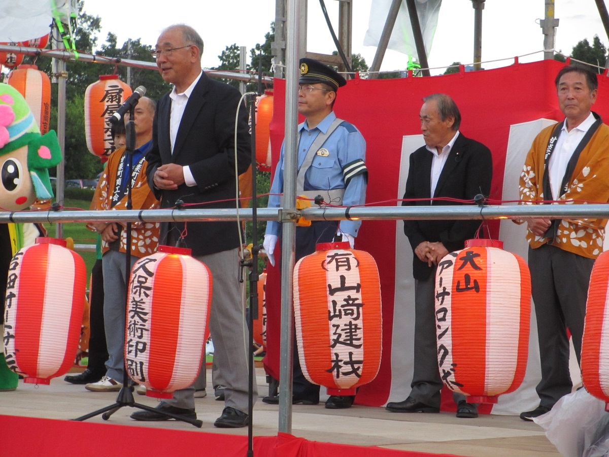 歓迎の挨拶をする茂原町長