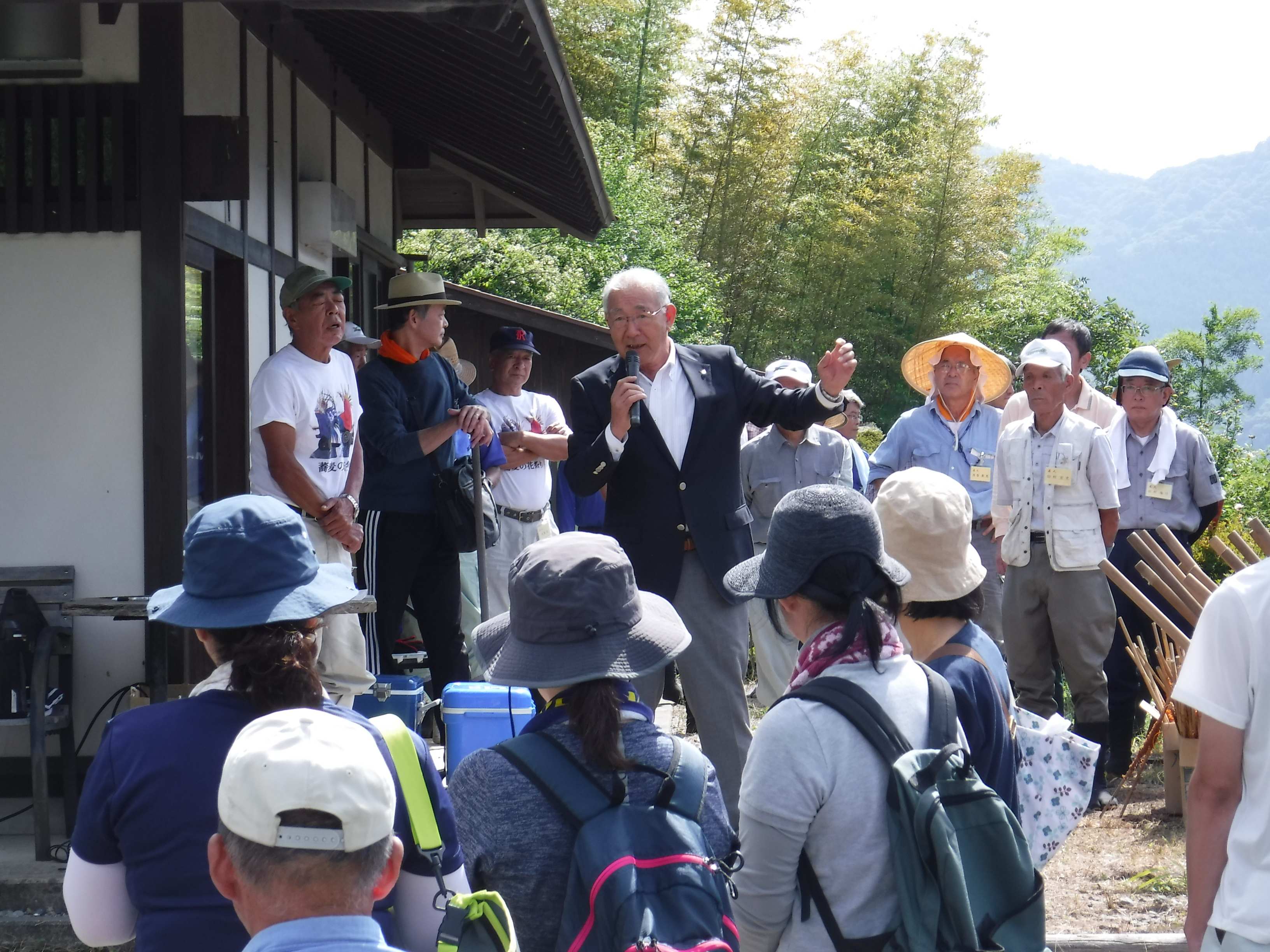 歓迎の挨拶をする茂原町長
