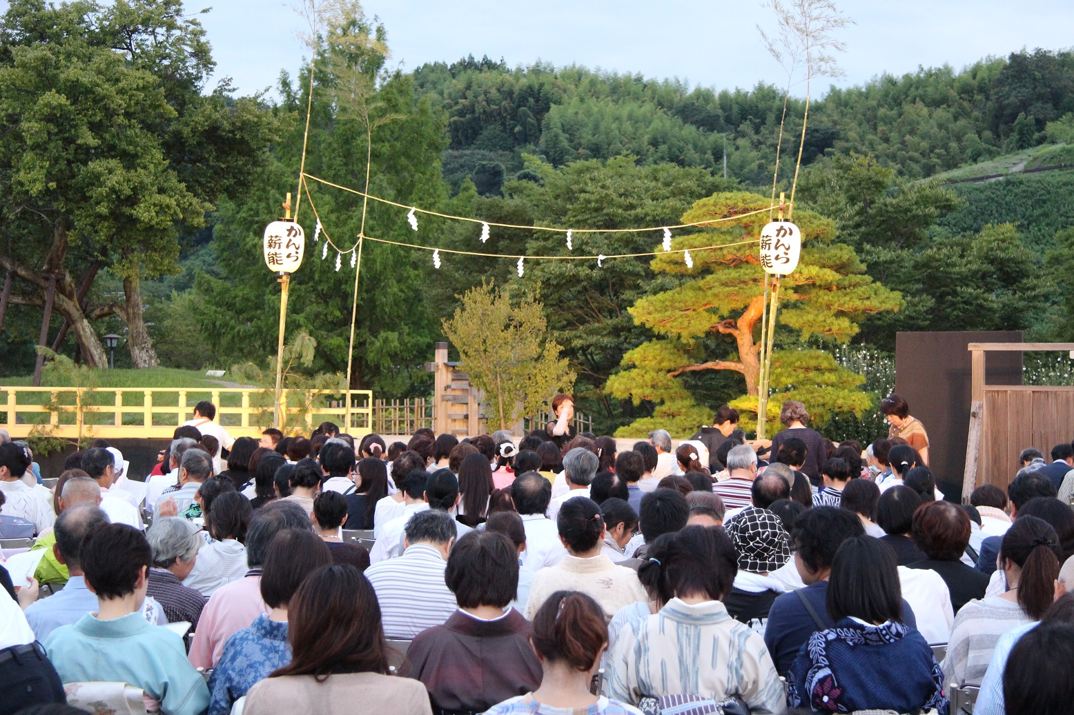 開場となり満席の観客席