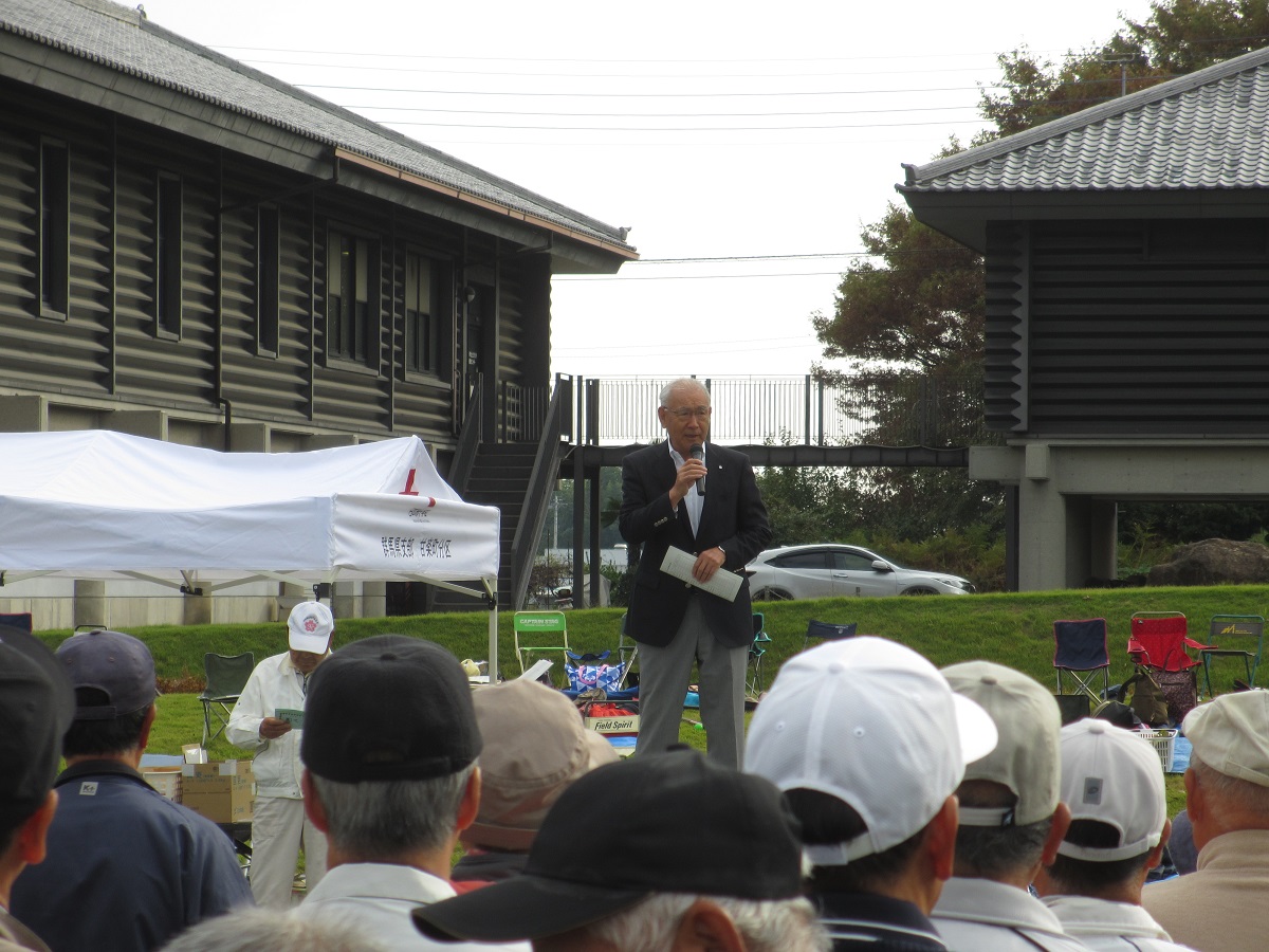 祝辞を述べる茂原町長