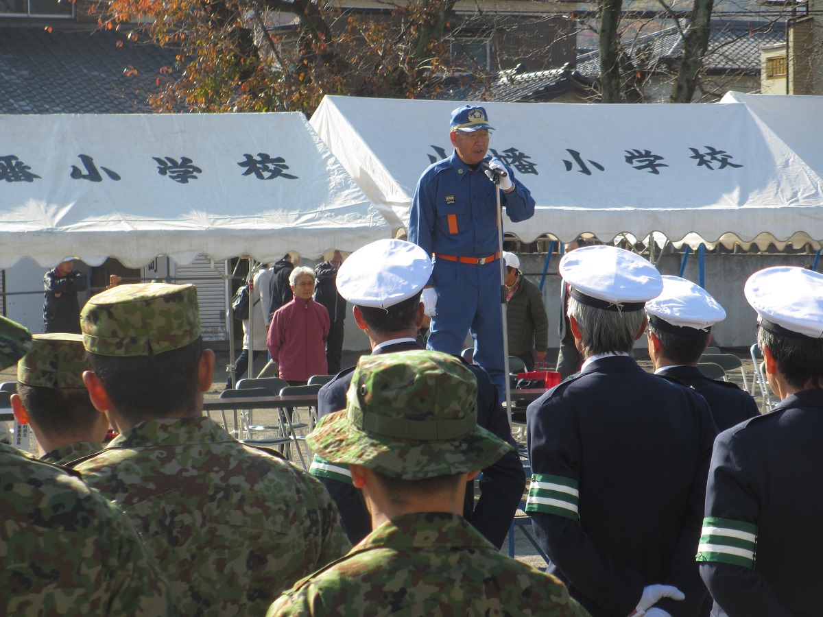 訓練後に講評を述べる茂原町長