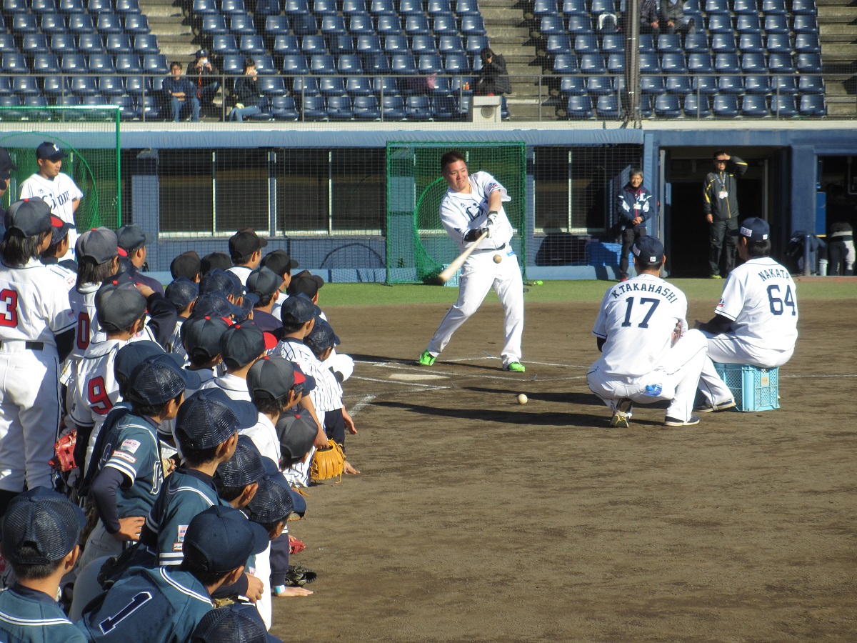 迫力あるプロ選手のバッティング