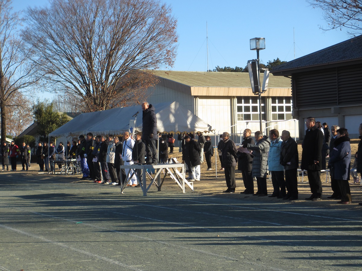 開会の挨拶を行う茂原町長