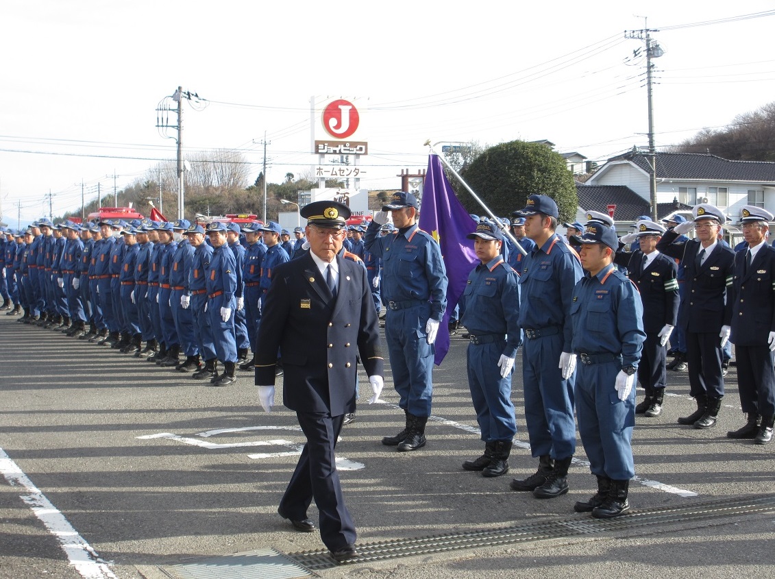 団員を観閲する茂原町長