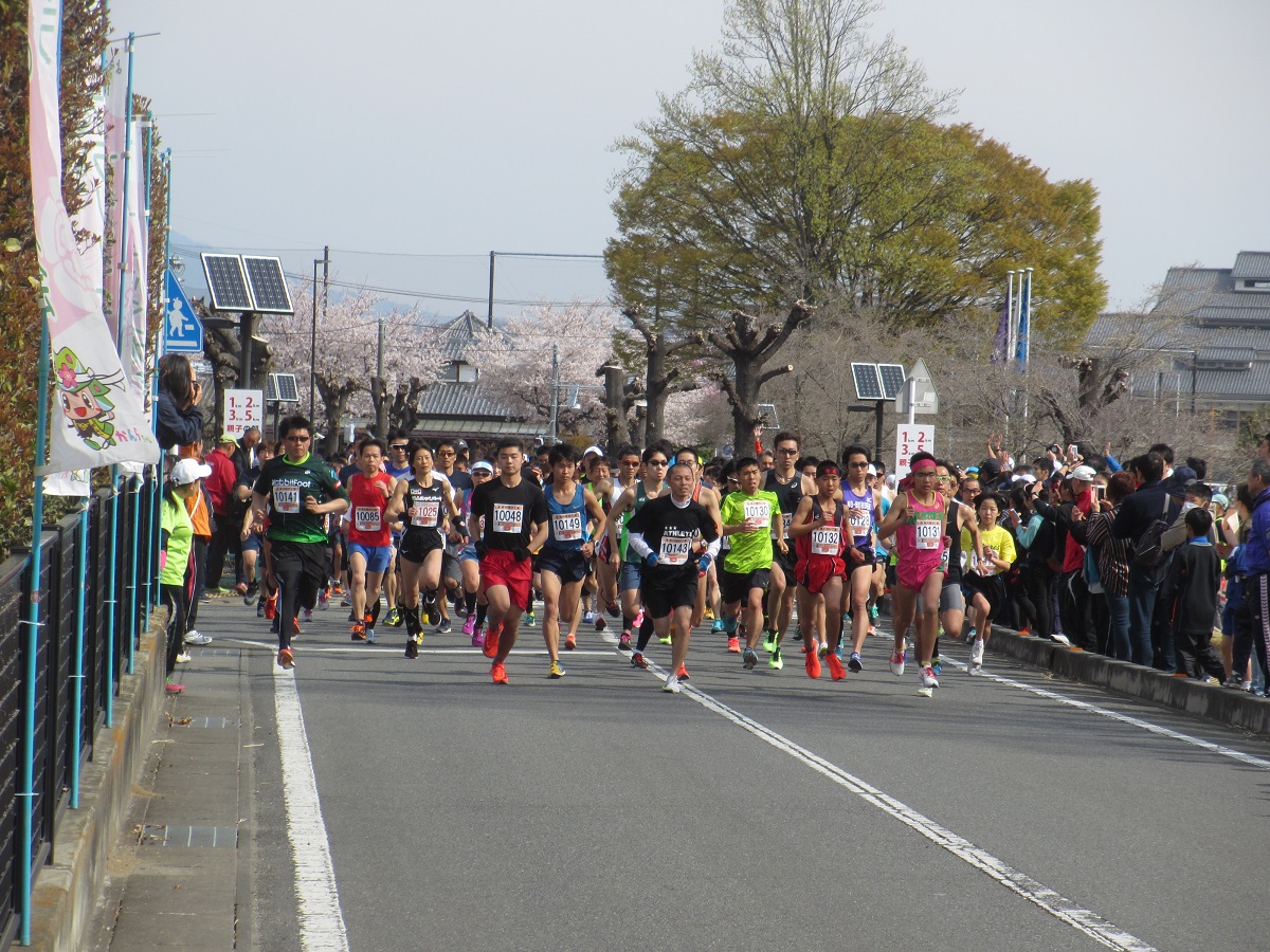 ５kmの参加選手が一斉スタート