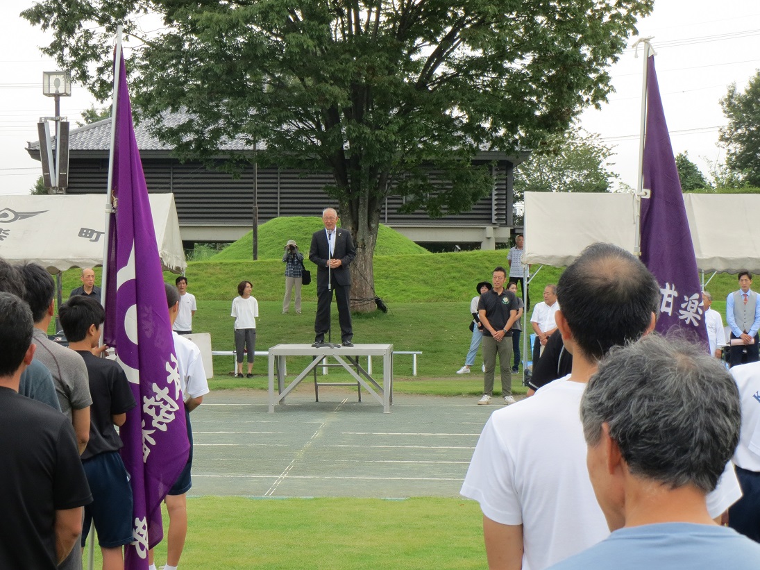 選手を激励する茂原町長