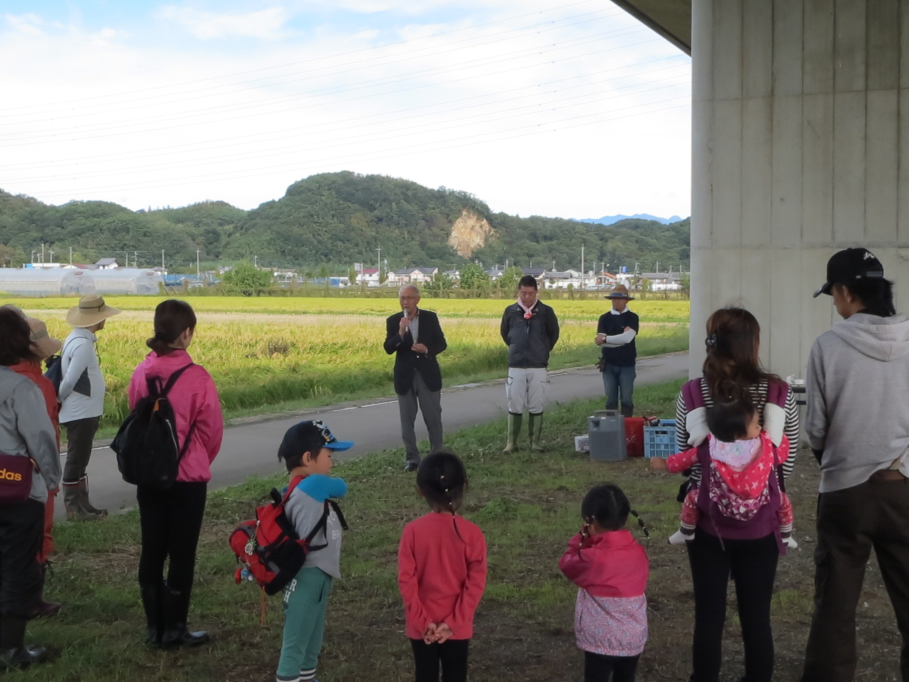 開会式で挨拶を述べる茂原町長